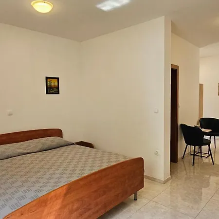 Apartment Dvor By The Krka River