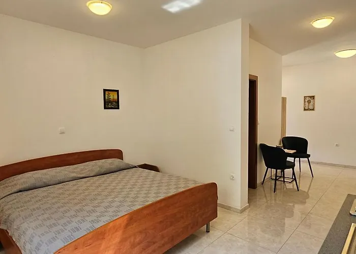 Daire Dvor By The Krka River