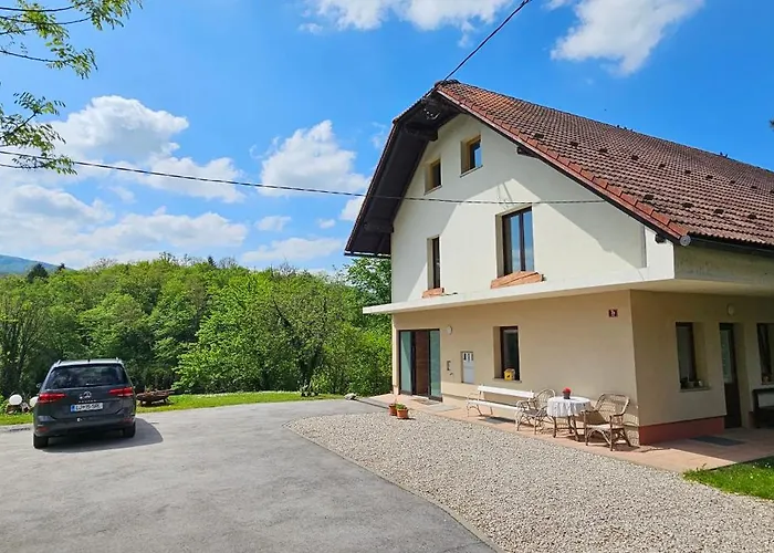 아파트 Dvor By The Krka River