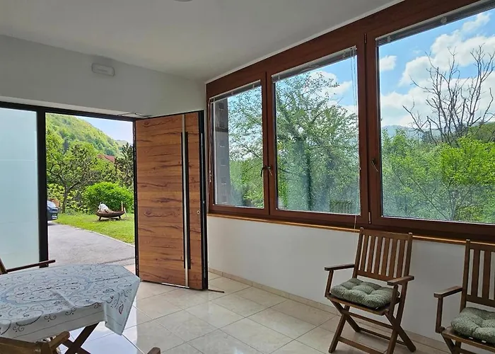 아파트 Dvor By The Krka River